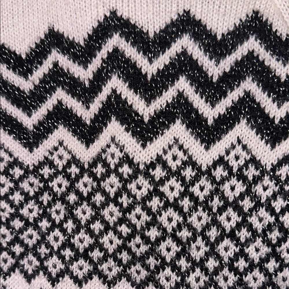 Talbots Women’s Size Large Black & White Patterned Sweater Silver Thread Accent - Picture 4 of 4